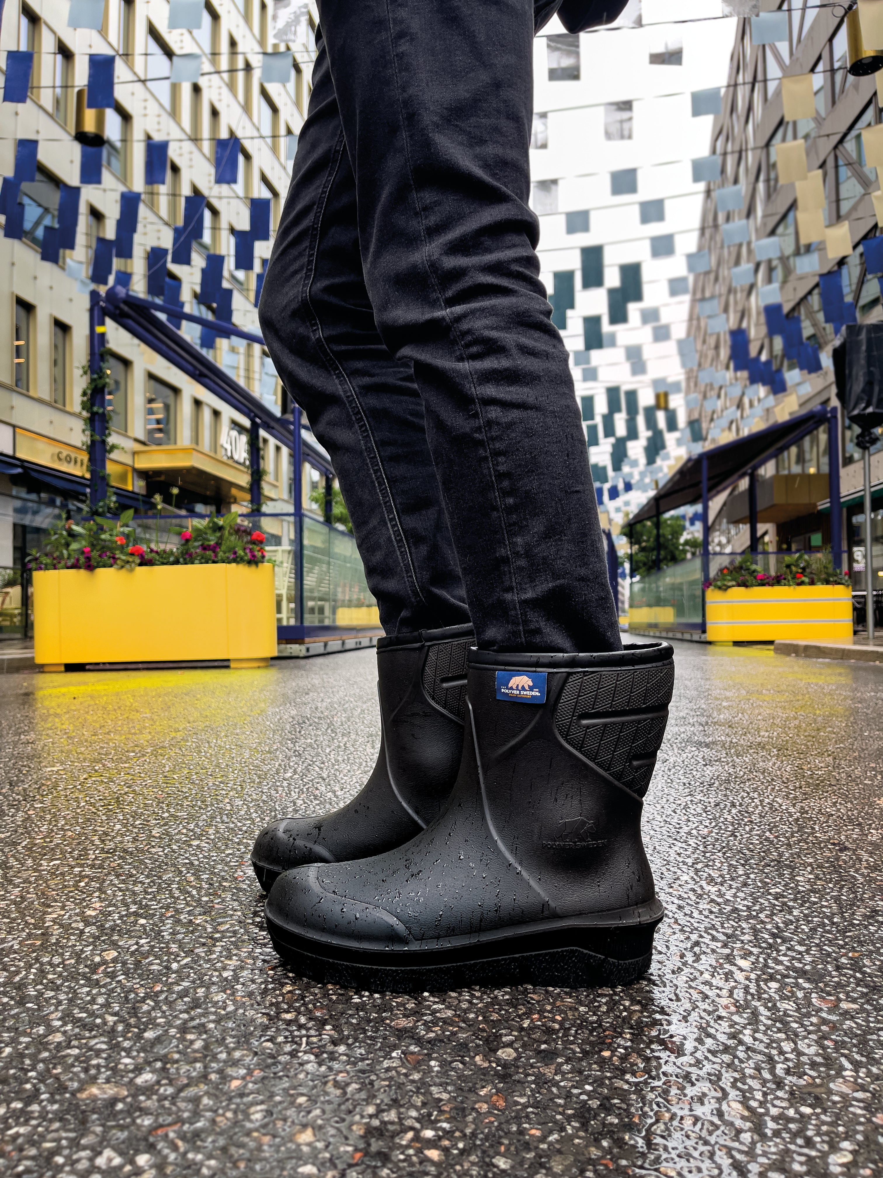 Classiclow_rain_city_polyverswedencopy